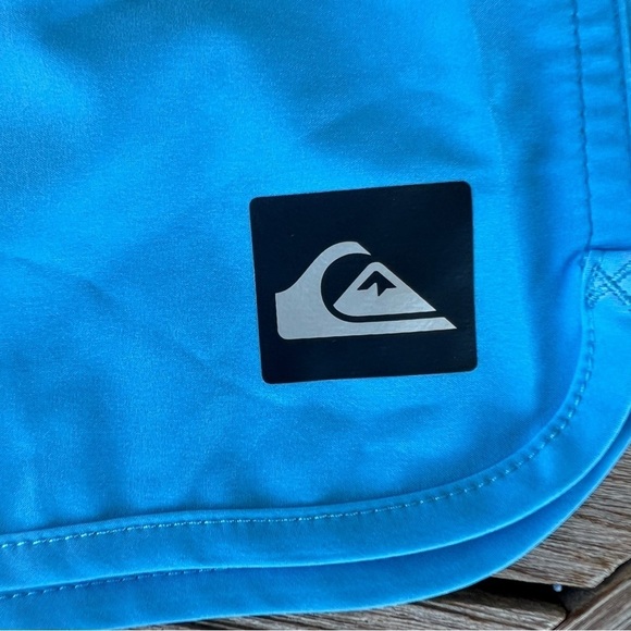 Quicksilver New Wave Everyday Boardshorts Blue Yellow 10” Inseam Size 34 GUC - Picture 5 of 10